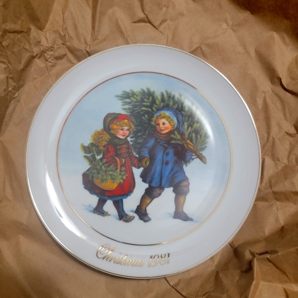 Avon Other - 1981 Avon Christmas Plate